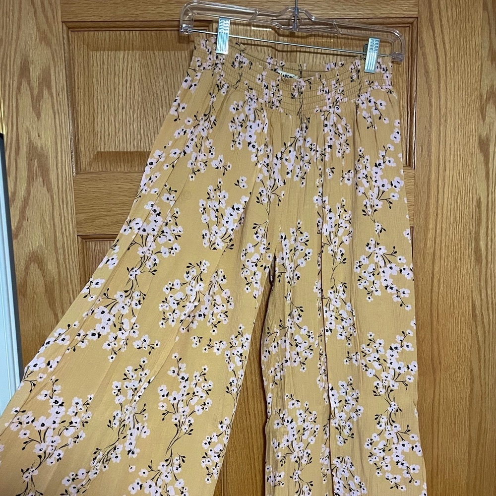 Flowy, yellow Billabong pants